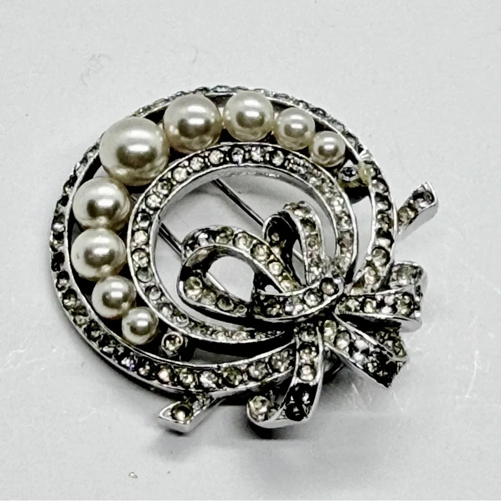 Rare CROWN TRIFARI Alfred Philippe Clear‎ Rhinestone Ribbon Fur Clip Brooch Pin